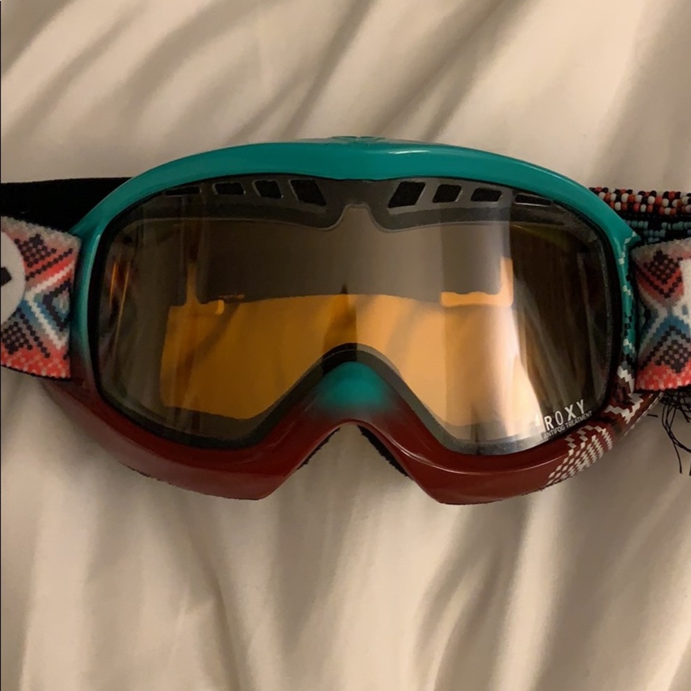 Women’s snowboard goggles